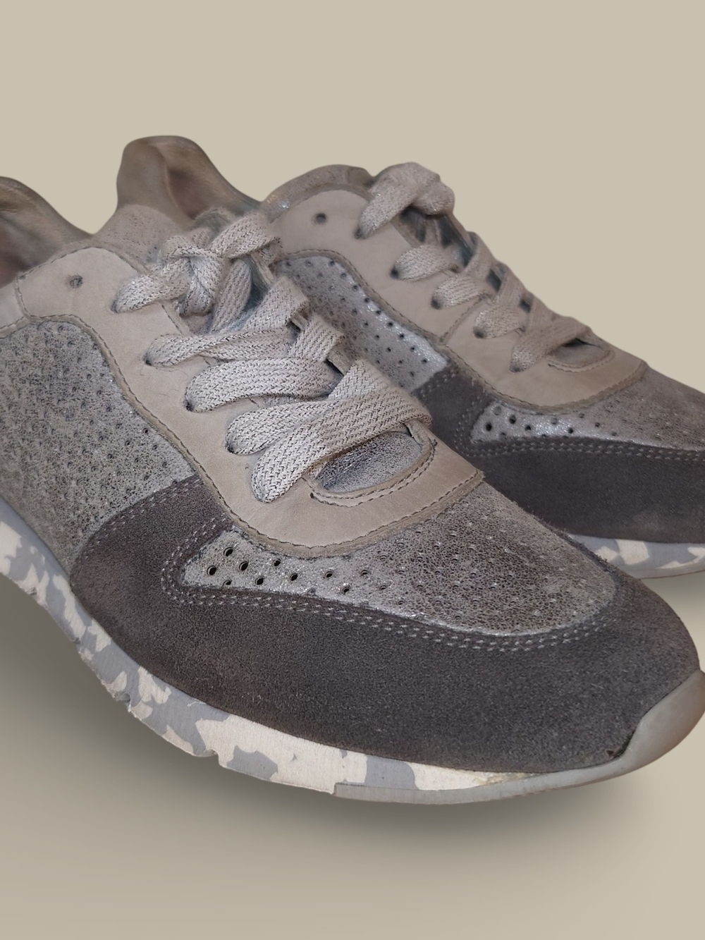 Women's Silver Metallic Casual Sneaker Sz 5.5